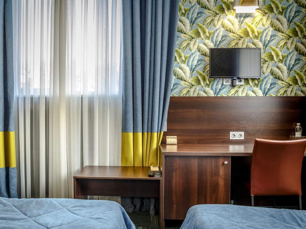 Road Star Hotel Dnipro Esterno foto