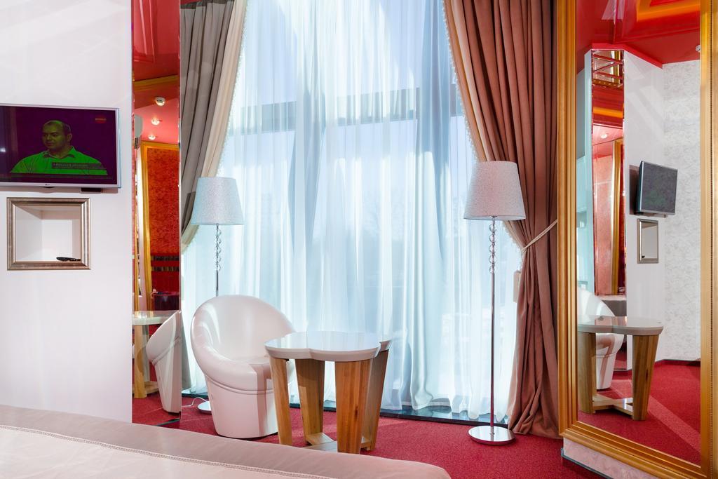 Road Star Hotel Dnipro Esterno foto